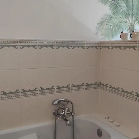 Apartment Le Memagne Lacuisine